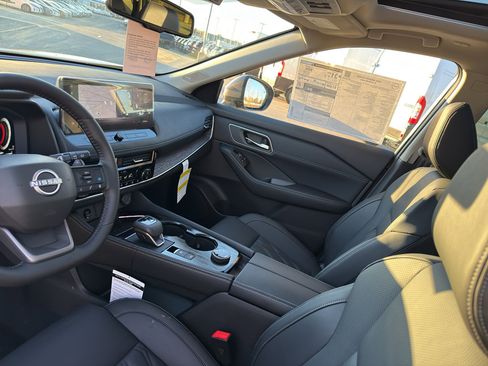 New 2026 Nissan Rogue Platinum image 25