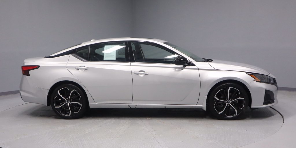 Certified 2023 Nissan Altima 2.5 SR w/ SR Premium Package FWD image 9