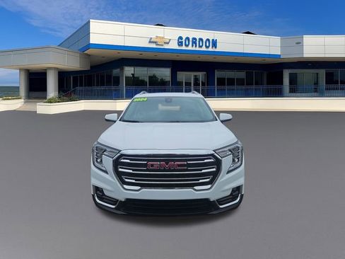 Used 2024 GMC Terrain SLT w/ LPO, Floor Liner Package AWD/4WD image 8
