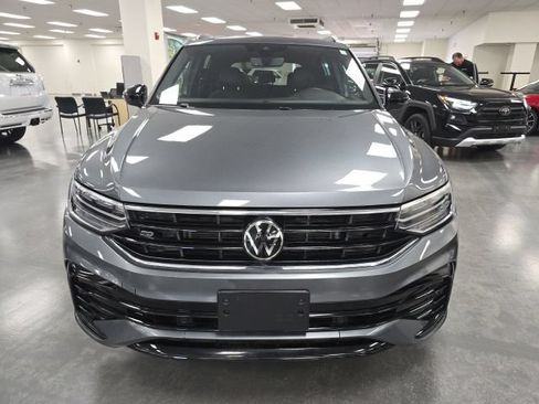 Used 2024 Volkswagen Tiguan SE R-Line AWD/4WD image 2