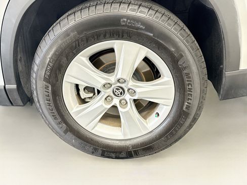 Used 2026 Toyota Grand Highlander AWD image 11