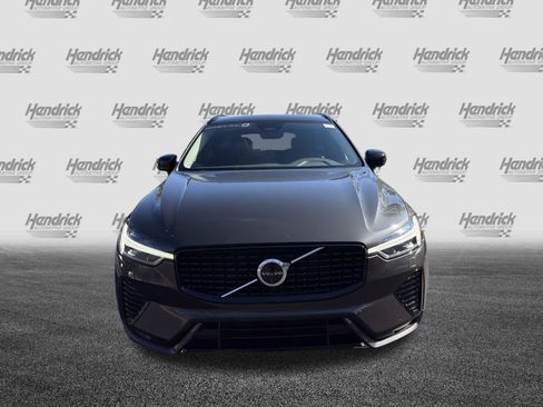 Certified 2025 Volvo XC60 B5 Plus image 3