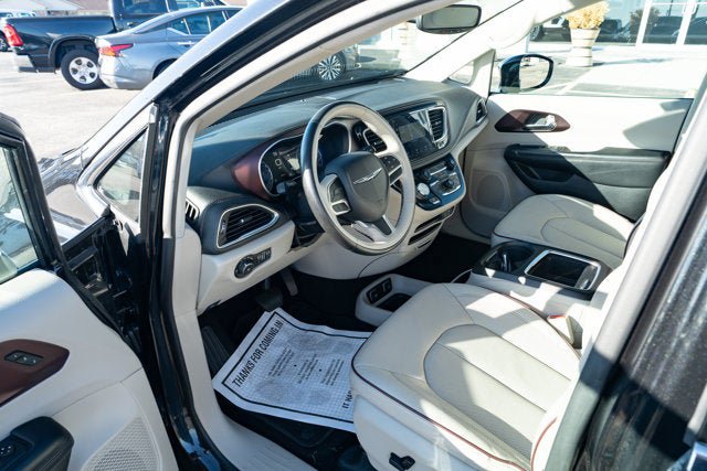 Used 2020 Chrysler Pacifica Limited FWD image 16