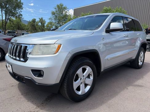 Used 2011 Jeep Grand Cherokee Laredo AWD/4WD image 3