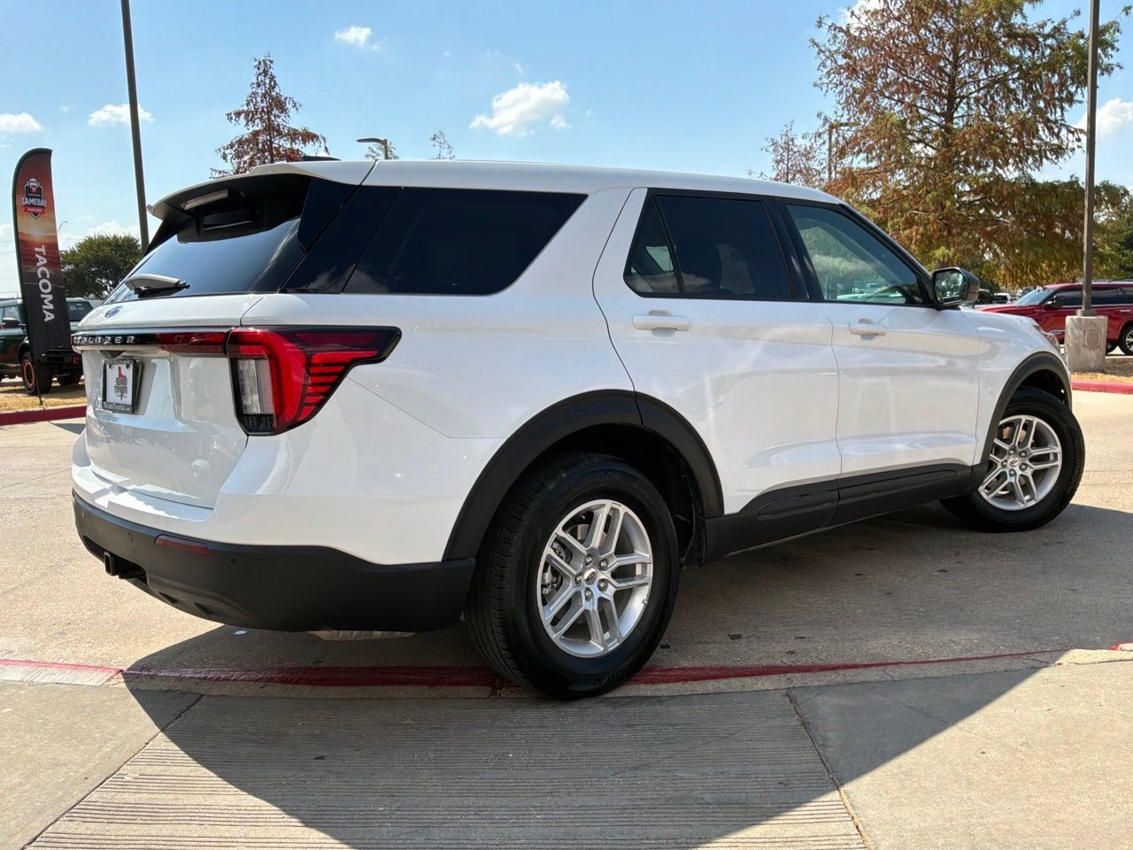 Used 2026 Ford Explorer Active RWD image 6