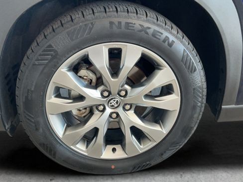 Used 2024 Toyota Grand Highlander FWD image 26