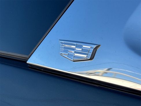 Used 2021 Cadillac Escalade Premium Luxury w/ LPO, Illumination Package image 3