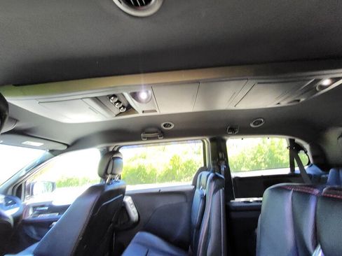 Used 2017 Dodge Grand Caravan GT FWD image 25