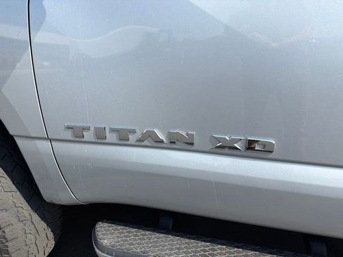 Used 2017 Nissan Titan SL AWD/4WD image 11