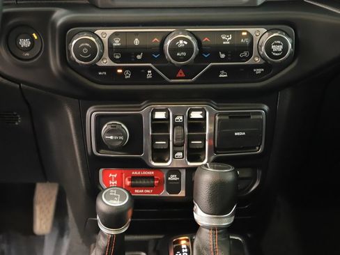 Used 2020 Jeep Gladiator Mojave AWD/4WD image 19