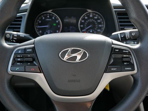 Used 2017 Hyundai Elantra SE FWD image 25