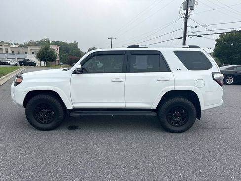 Used 2023 Toyota 4Runner SR5 Premium w/ Moonroof Package AWD/4WD image 4