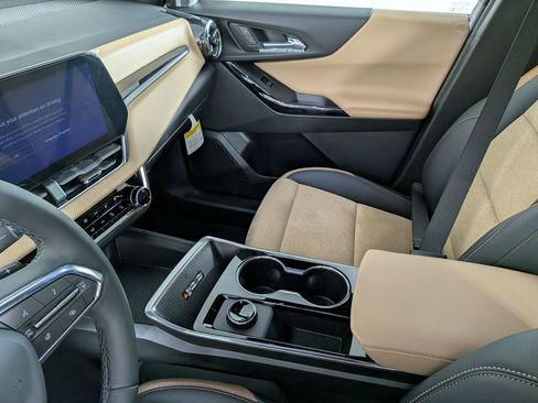 New 2026 Chevrolet Equinox ACTIV w/ Convenience Package III AWD/4WD image 24