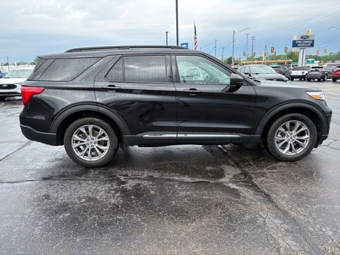 Used 2022 Ford Explorer XLT w/ Equipment Group 202A AWD/4WD image 8