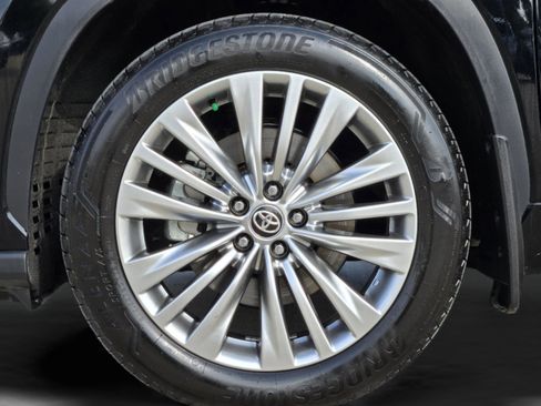Used 2026 Toyota Highlander Platinum AWD/4WD image 40