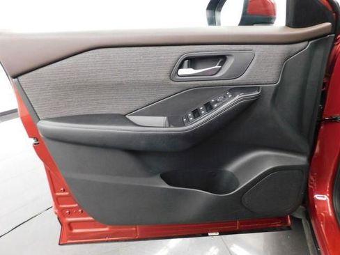 Used 2023 Nissan Rogue SV image 17