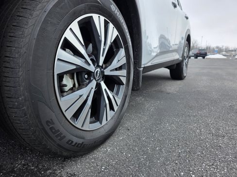 Used 2023 Nissan Rogue SV w/ SV Premium B Package image 21