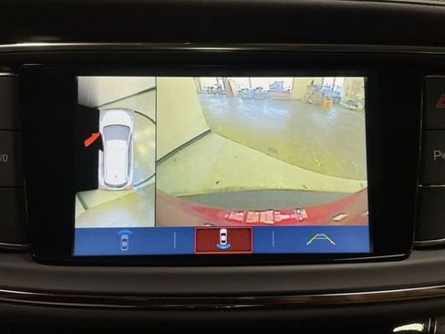 Used 2018 Buick Enclave Essence image 17