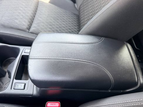 Used 2017 Nissan Rogue SV AWD/4WD image 41