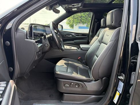 Used 2022 Cadillac Escalade ESV Sport AWD/4WD image 17