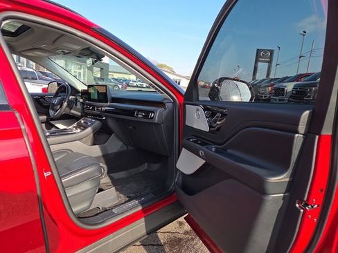 Used 2025 Lincoln Aviator Reserve w/ Equipment Group 201A image 16