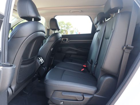 Used 2022 Kia Sorento S w/ Panoramic Sunroof Package FWD image 14
