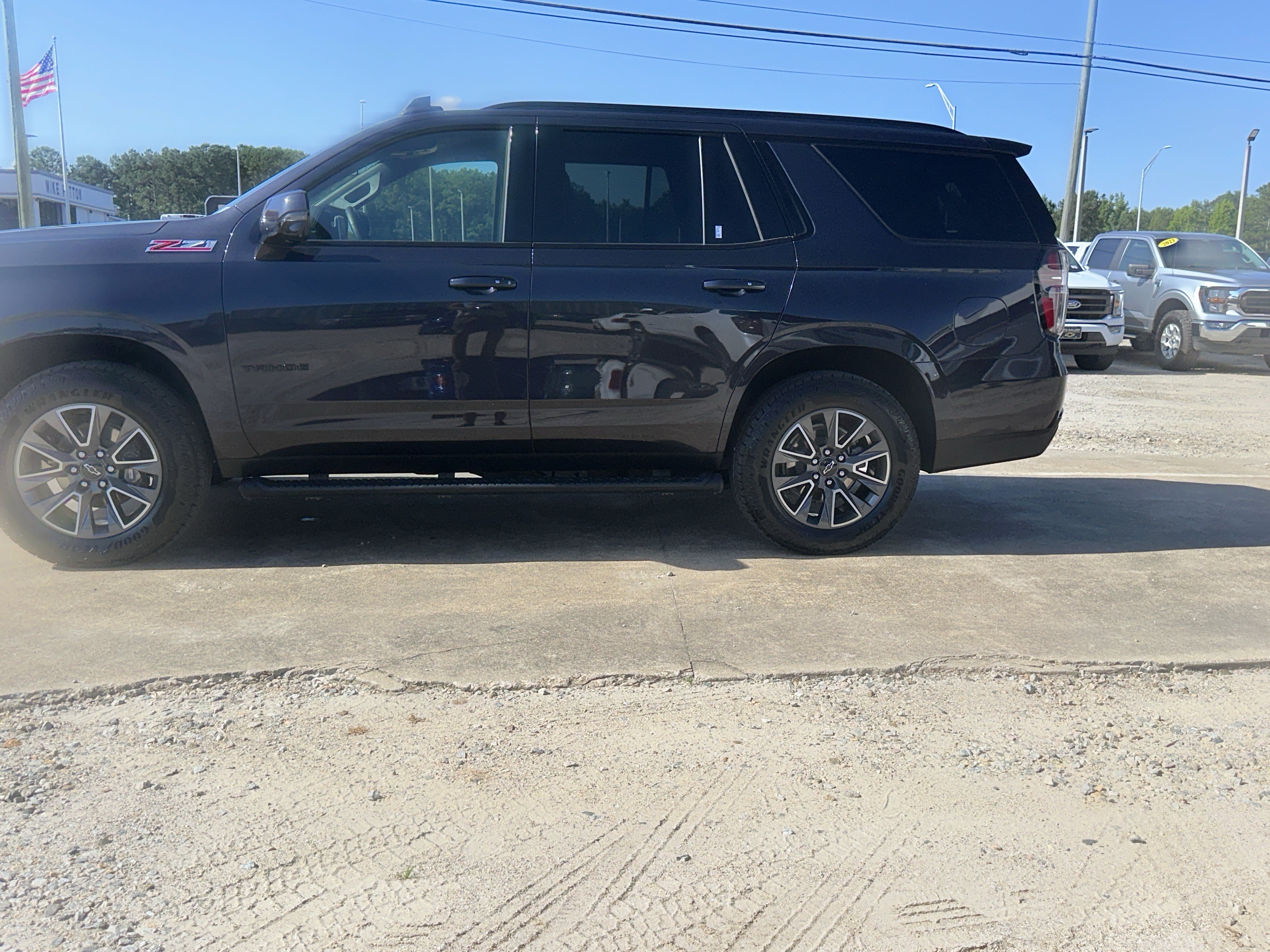 Certified 2024 Chevrolet Tahoe Z71 w/ Luxury Package AWD/4WD image 9