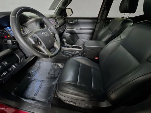 Used 2022 Toyota Tacoma Limited image 14
