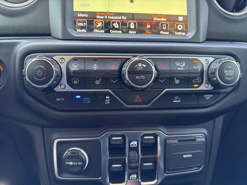 Used 2023 Jeep Wrangler Unlimited Sahara w/ Cold Weather Group AWD/4WD image 15
