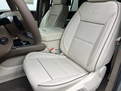 New 2026 GMC Yukon Denali w/ Advanced Technology Package AWD/4WD image 10