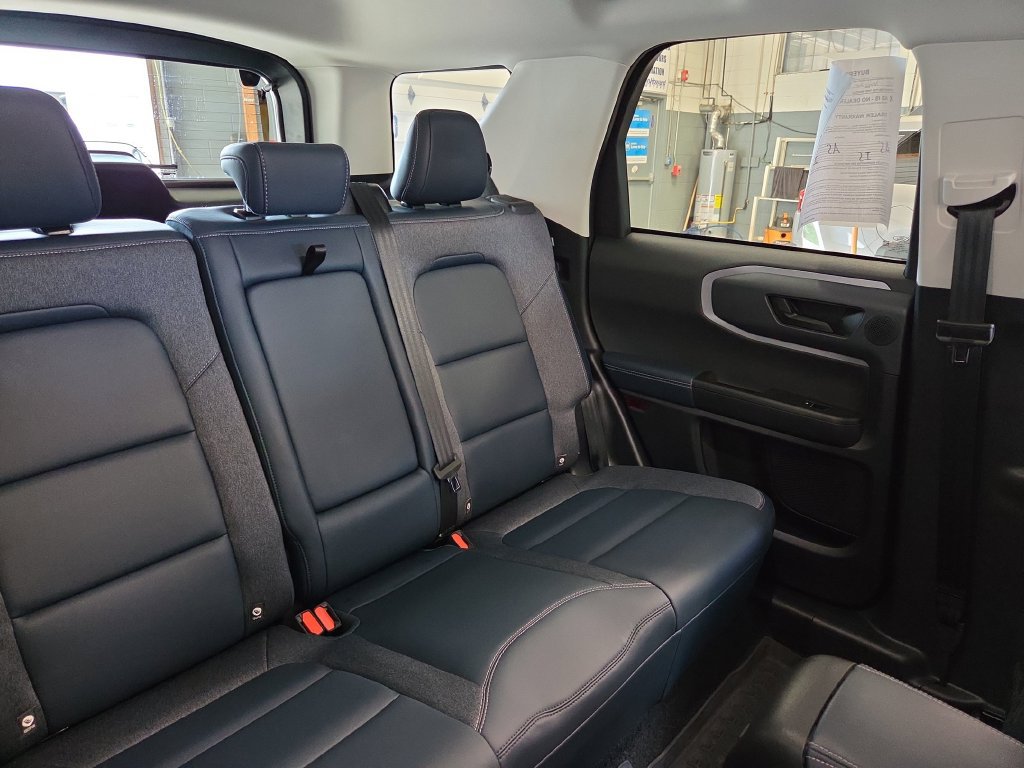 Used 2024 Ford Bronco Sport Outer Banks w/ Tech Package AWD/4WD image 9
