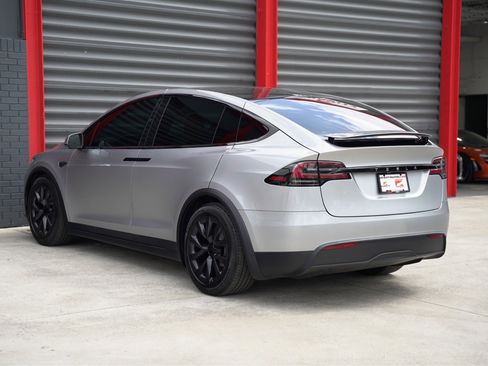 Used 2024 Tesla Model X image 3