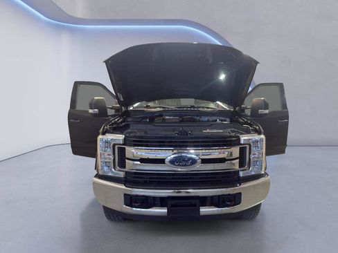 Used 2017 Ford F250 XLT w/ FX4 Off-Road Package image 9