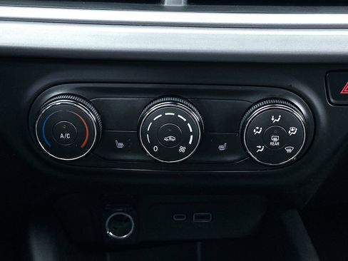 Used 2024 Chevrolet Trax RS w/ Driver Confidence Package image 17