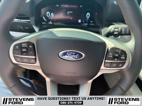 Used 2025 Ford Explorer Active w/ Active Comfort Package RWD image 24