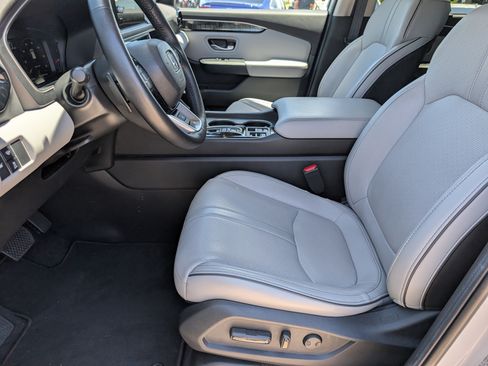 Used 2024 Honda Pilot Elite image 9