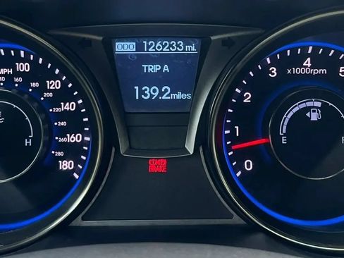 Used 2015 Hyundai Genesis 3.8 RWD image 14