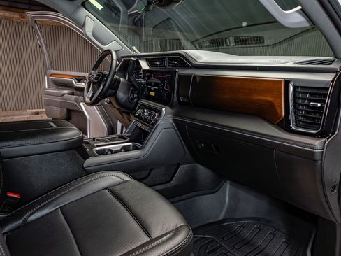 Used 2025 GMC Sierra 3500 Denali w/ Denali Reserve Package image 17
