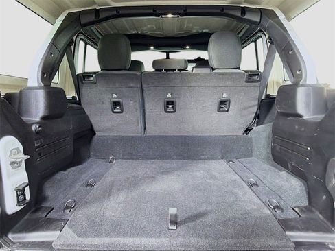 Used 2024 Jeep Wrangler Unlimited Sahara image 27