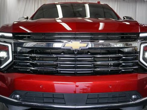 Used 2025 Chevrolet Tahoe Premier RWD image 3