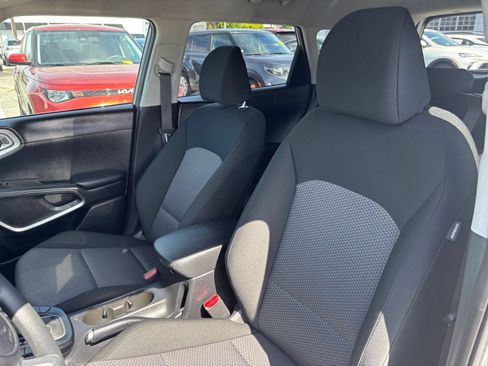 Used 2025 Kia Soul LX w/ LX Technology Package FWD image 36