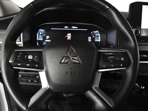 Used 2024 Mitsubishi Outlander SE image 19
