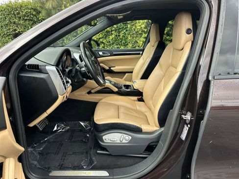 Used 2017 Porsche Cayenne S image 11