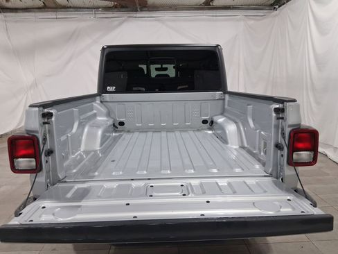 Used 2023 Jeep Gladiator Overland AWD/4WD image 26