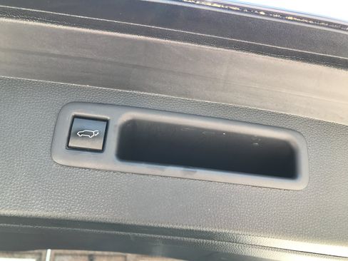 Used 2023 Toyota Highlander LE FWD image 27