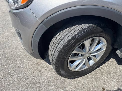 Used 2016 Kia Sorento AWD image 37