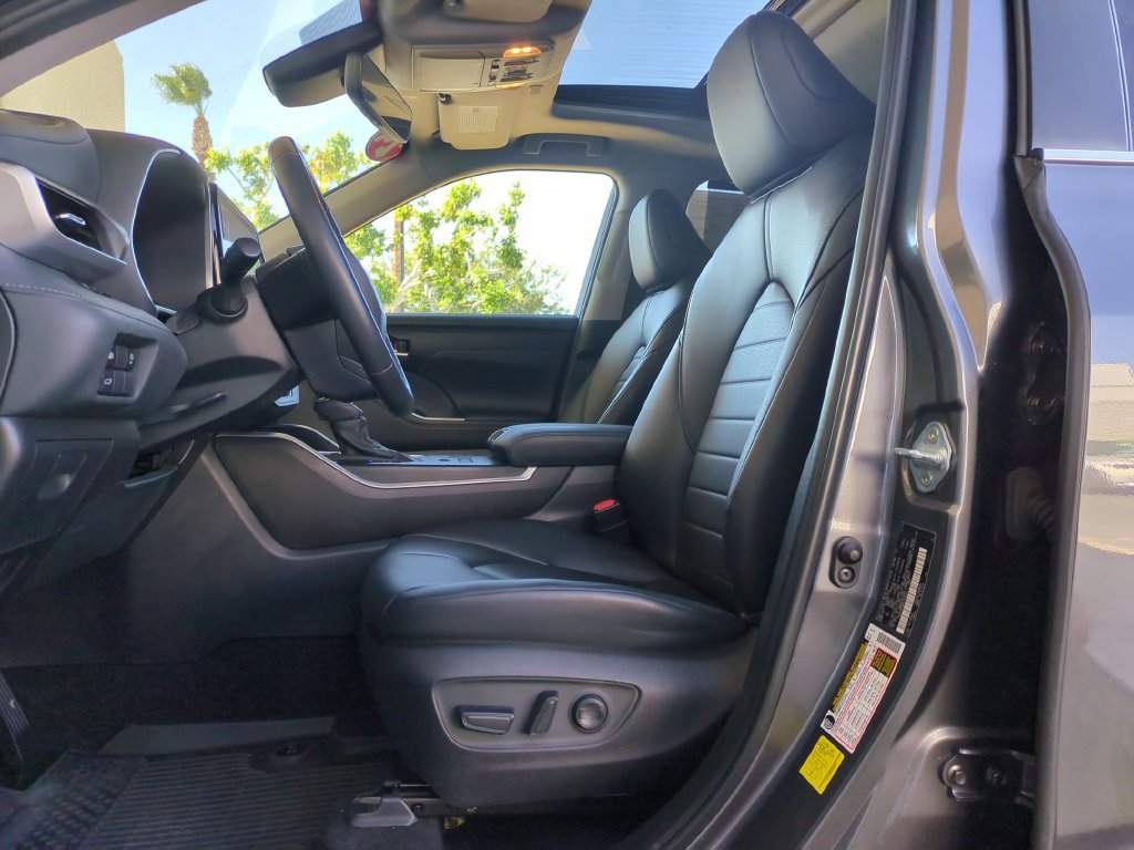 Used 2024 Toyota Highlander XLE AWD/4WD image 21
