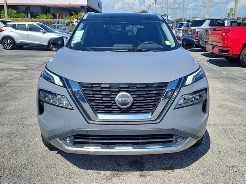 Used 2021 Nissan Rogue Platinum FWD image 2
