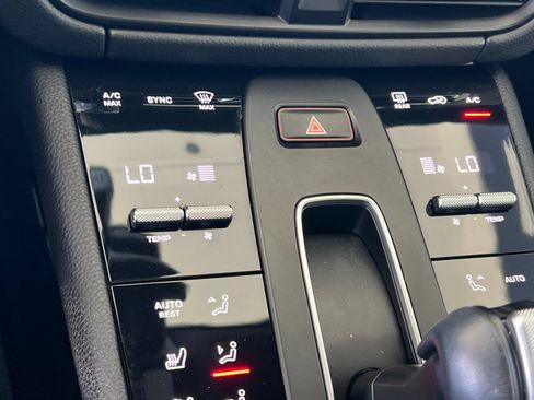 Certified 2024 Porsche Macan S AWD/4WD image 21