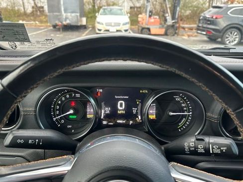 Used 2022 Jeep Wrangler Unlimited Sahara image 24